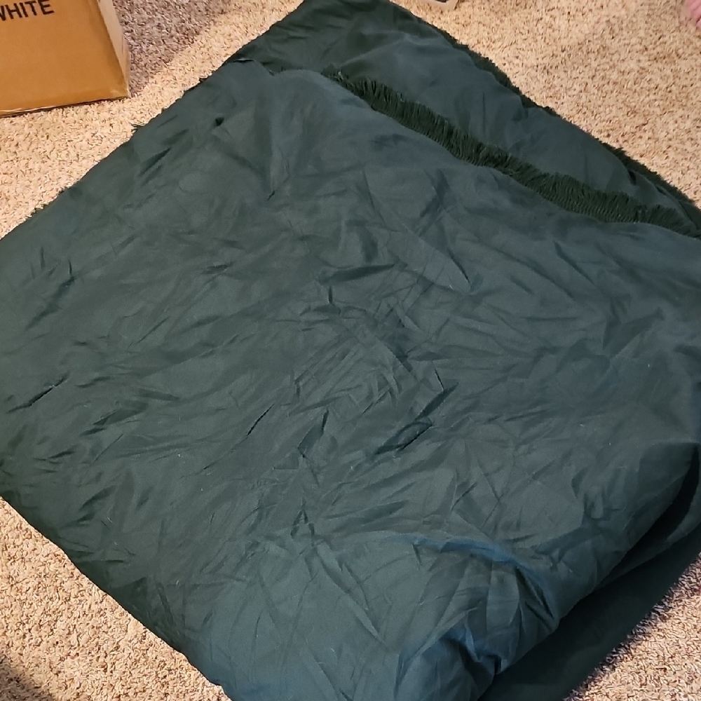 Source Unknown Green Blanket Luxurious Bedding